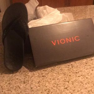 NWT Vionic flip flops